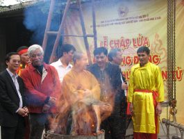 Lễ tiến dâng Trống Đồng lên Khu di tích Yên Tử