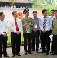 VINH QUANG VIỆT NAM 2015:Lễ xin lửa từ Khu di tích Chủ tịch Hồ Chí Minh
